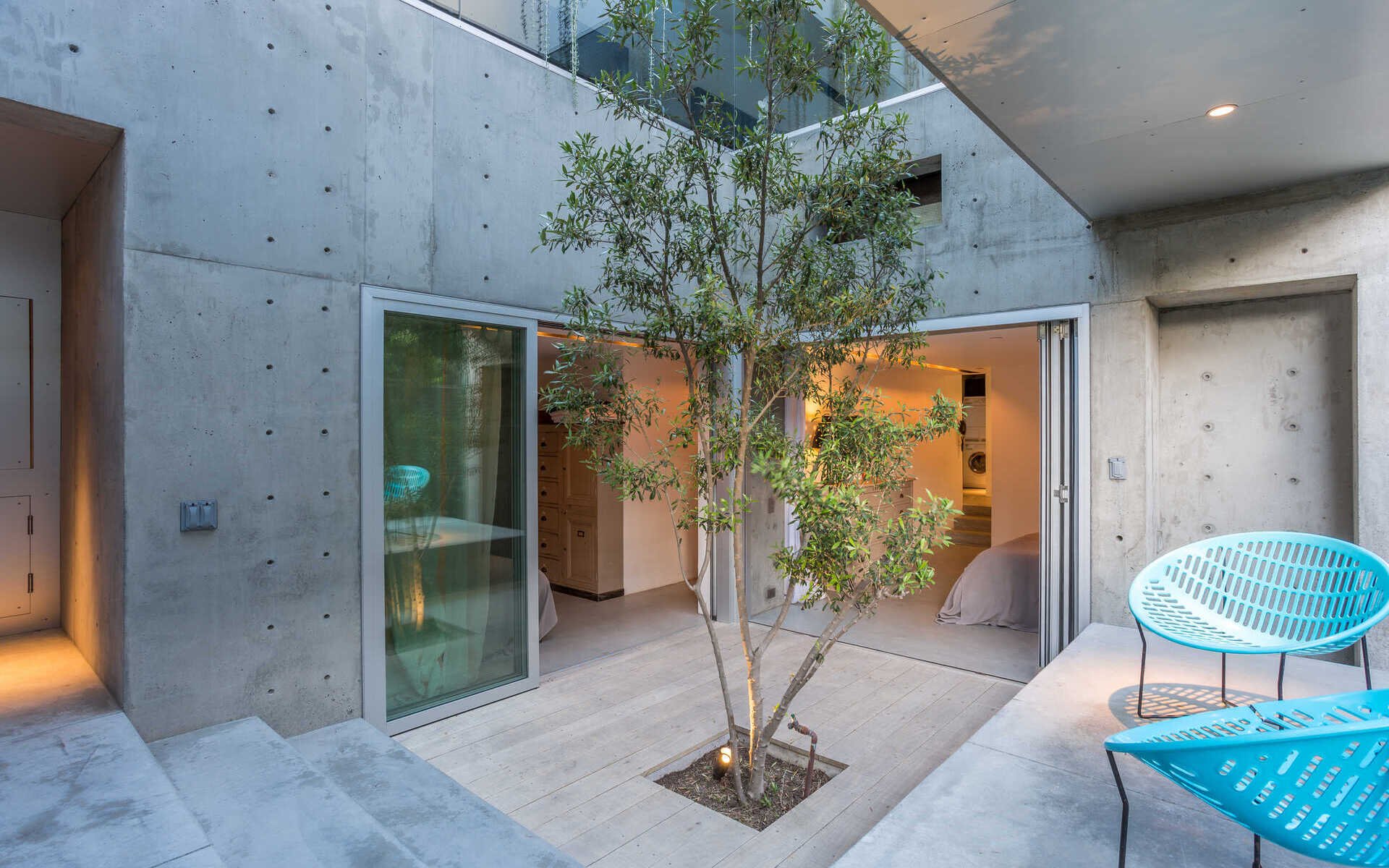 21 27Th Ave