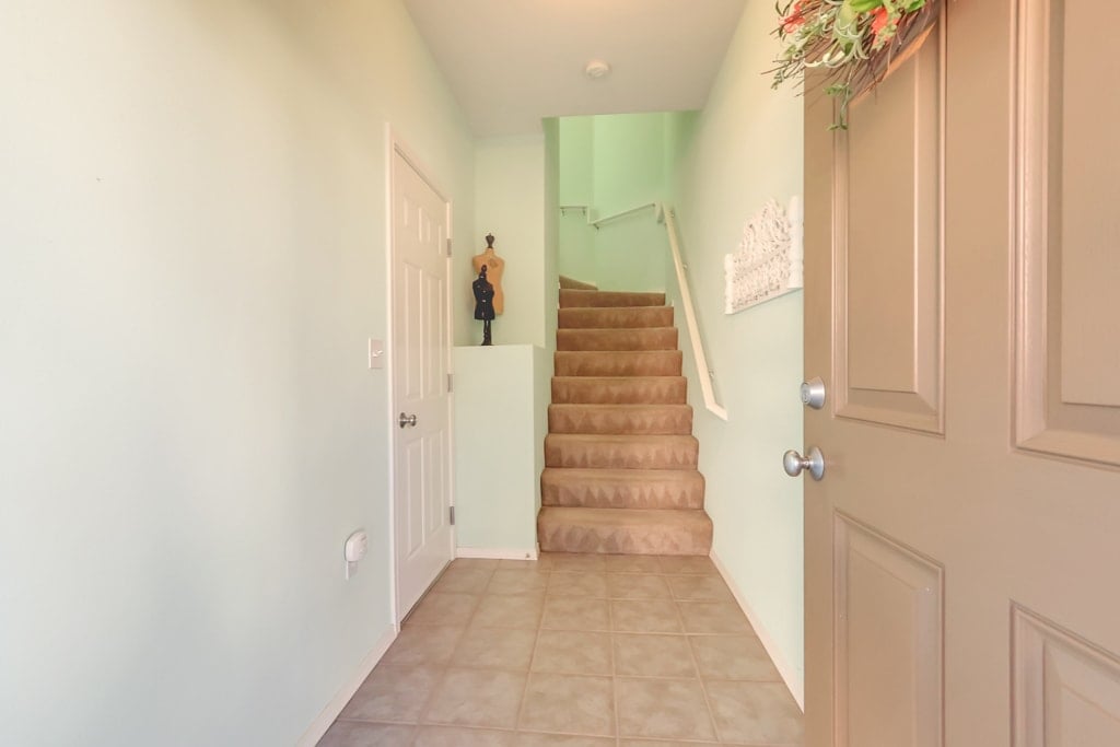 6127 Isaac SE  Avenue, Unit F