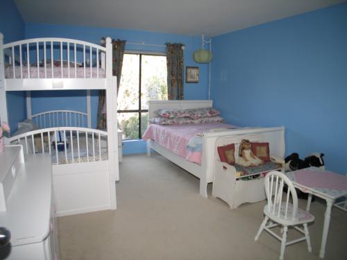 4425 Whitsett Ave 219