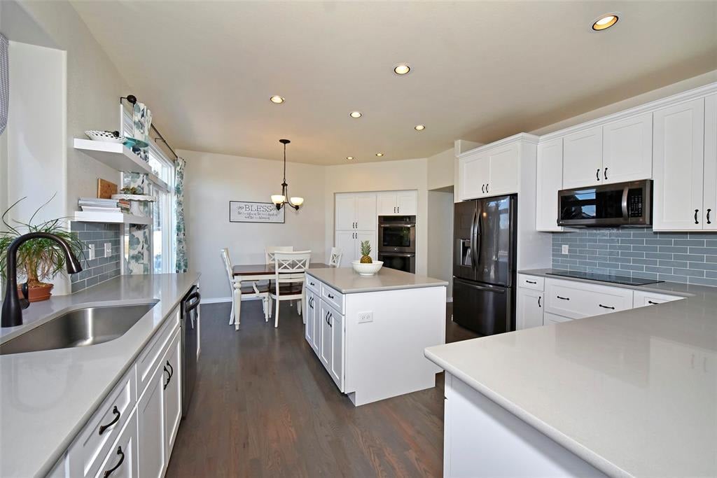 5665 Loyola Dr
