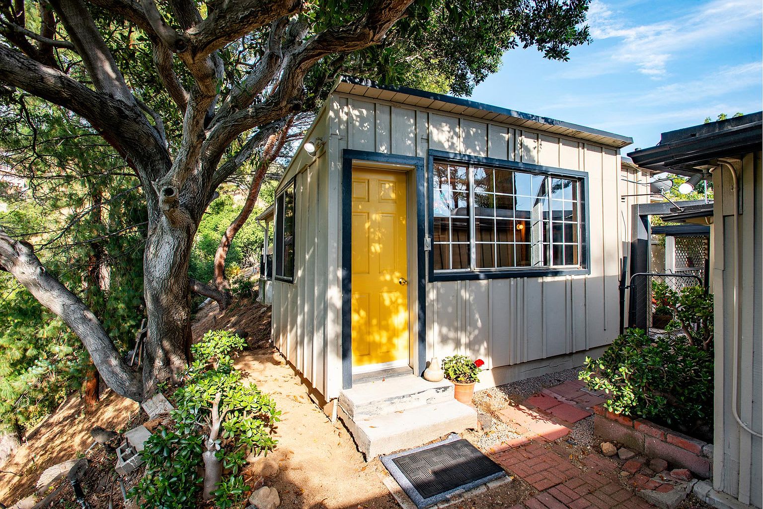 6211 Gyral Dr