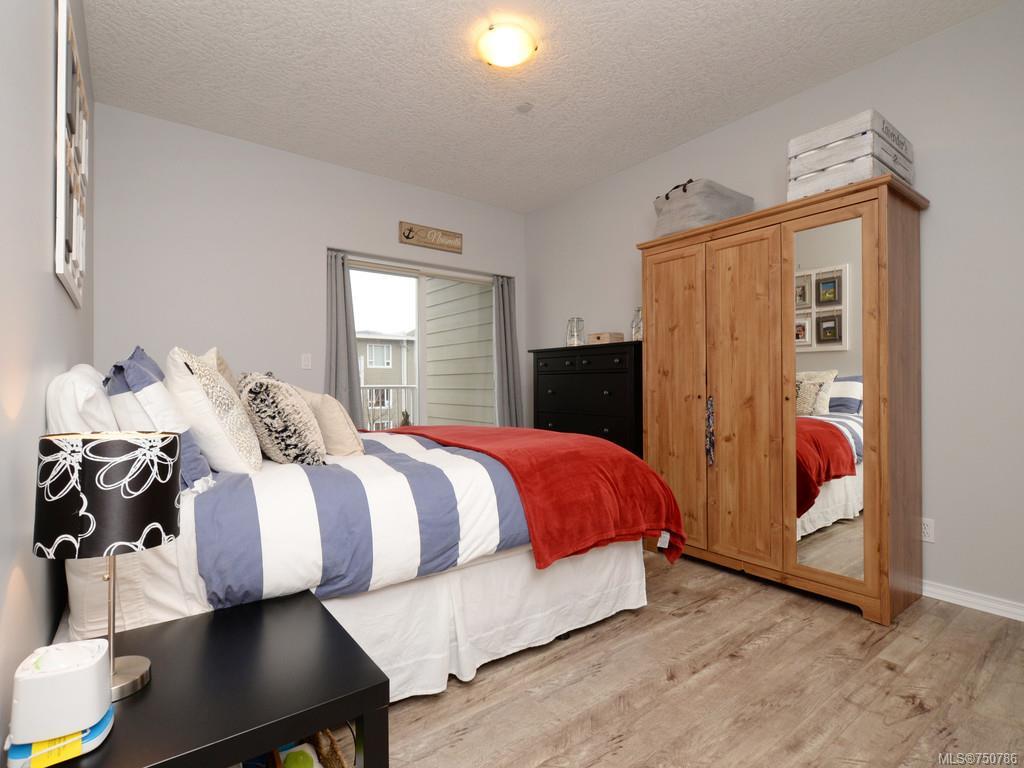 301-893 Hockley Ave