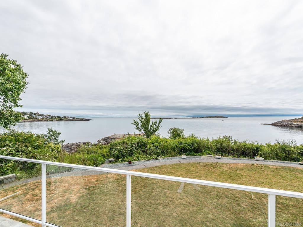 207 Beach Dr