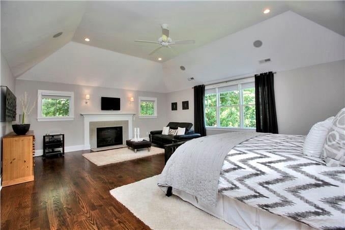 144 Compo Rd N