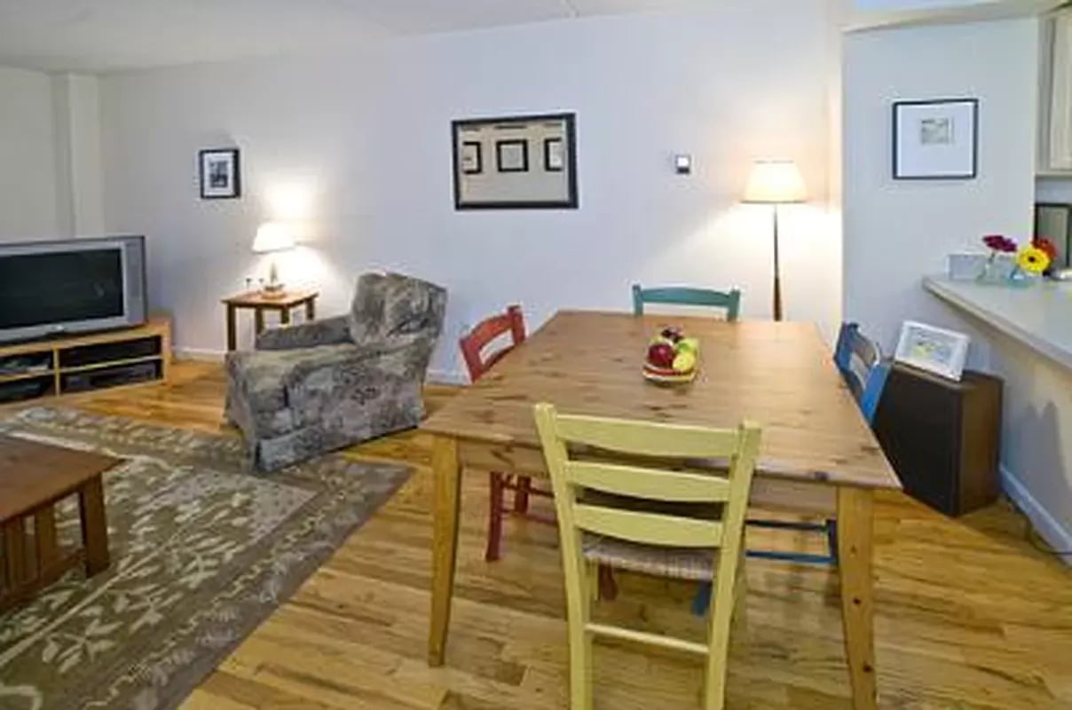 615 East 11th Street Unit: B4