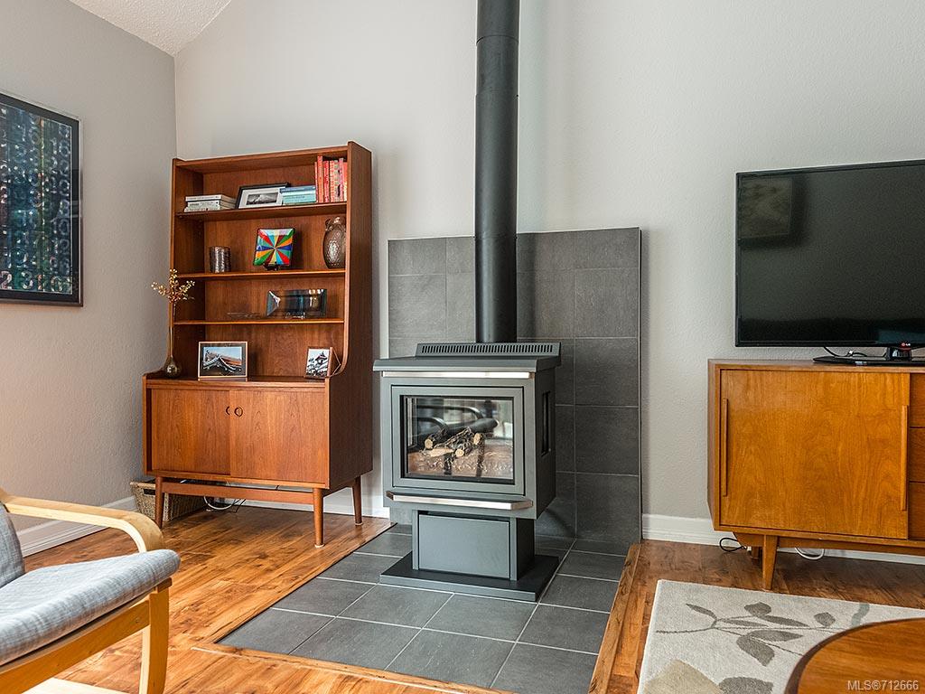 2306 Fernwood Rd, Victoria