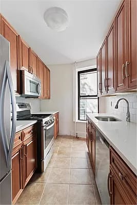 200 Prospect Park W Unit: 3RR