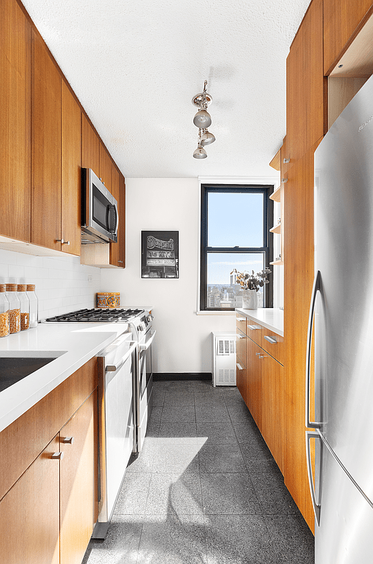 201 E 17th St #24B