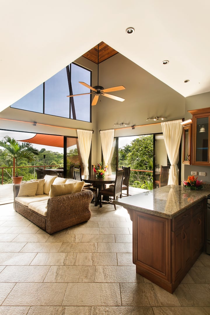 Valley View Home with Pool, Manuel Antonio, Puntarenas