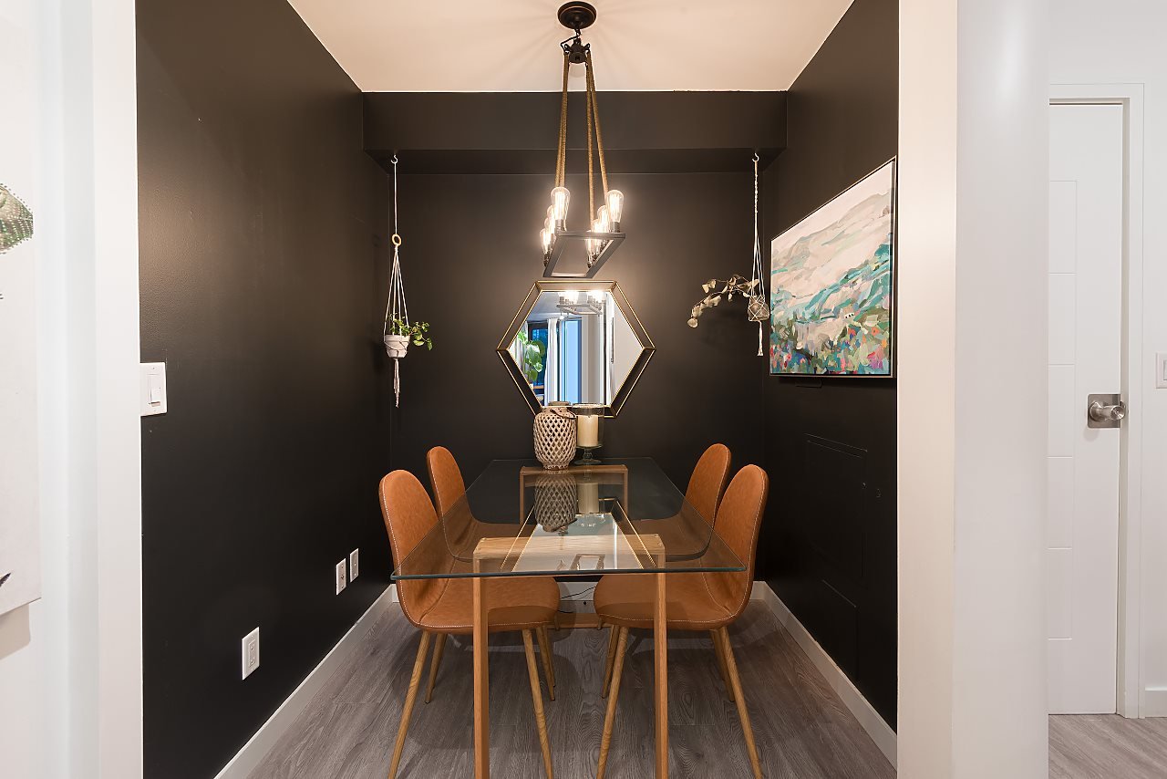 202-1003 Burnaby St