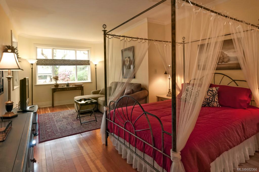 1640 Hollywood Cres