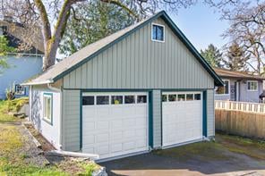 1051 Leslie Dr