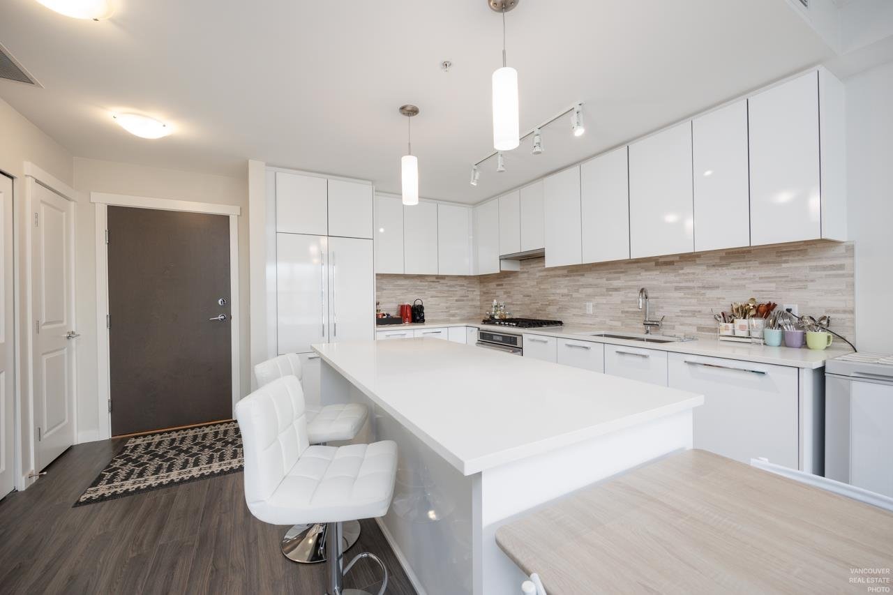 319-9551 Alexandra Rd