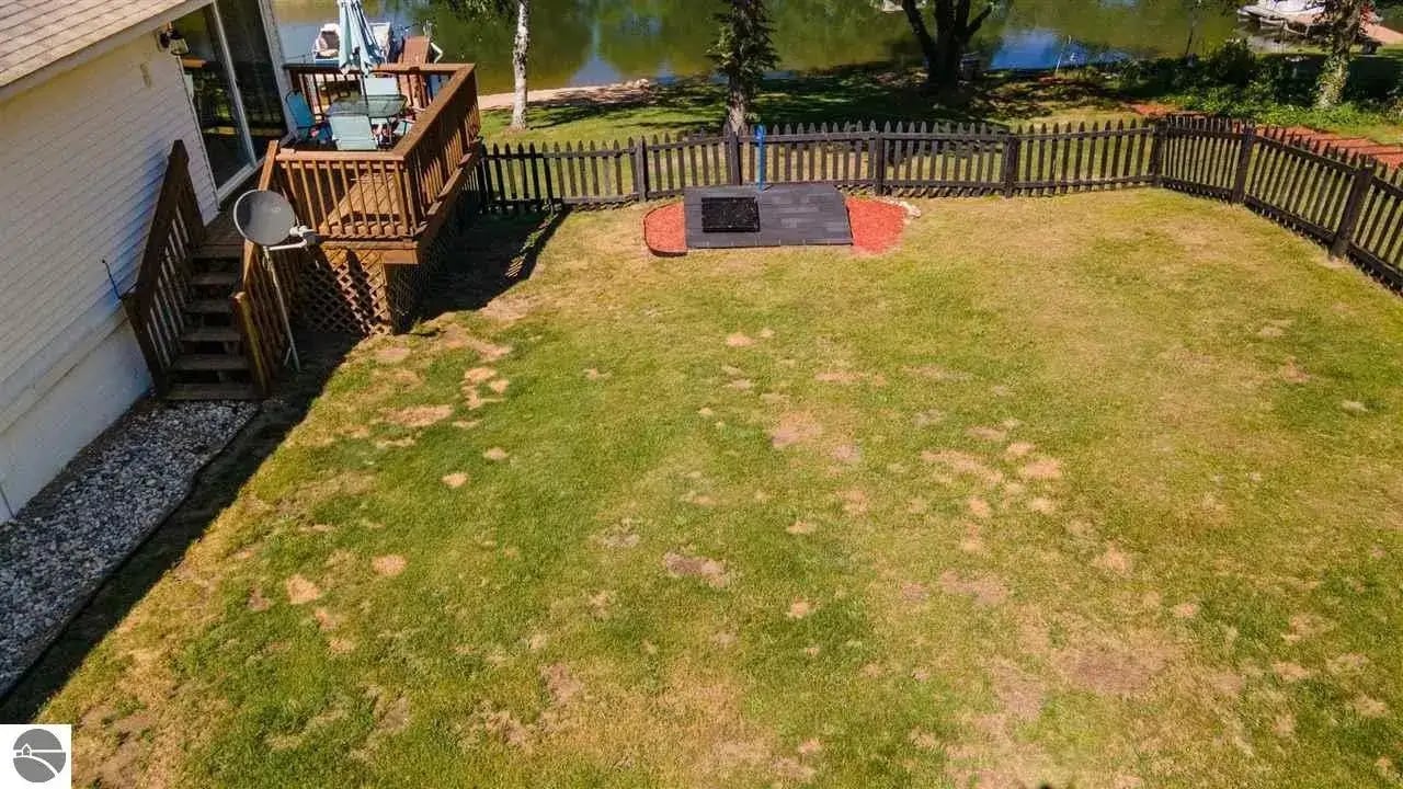 600 Gitchegumee Dr