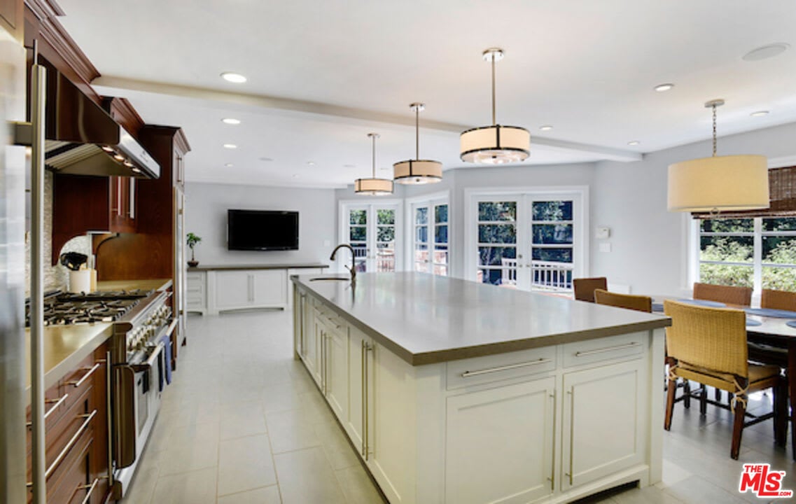 Ridge Oasis