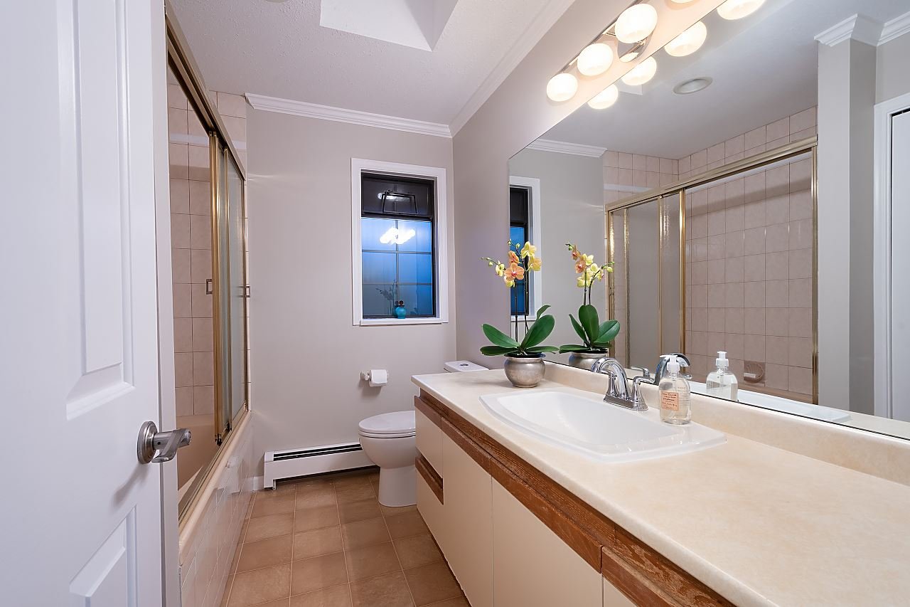 5467 Monte Bre Cres
