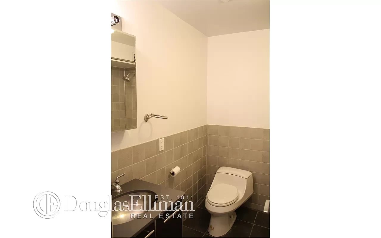 215 East 81st Street Unit: 2D