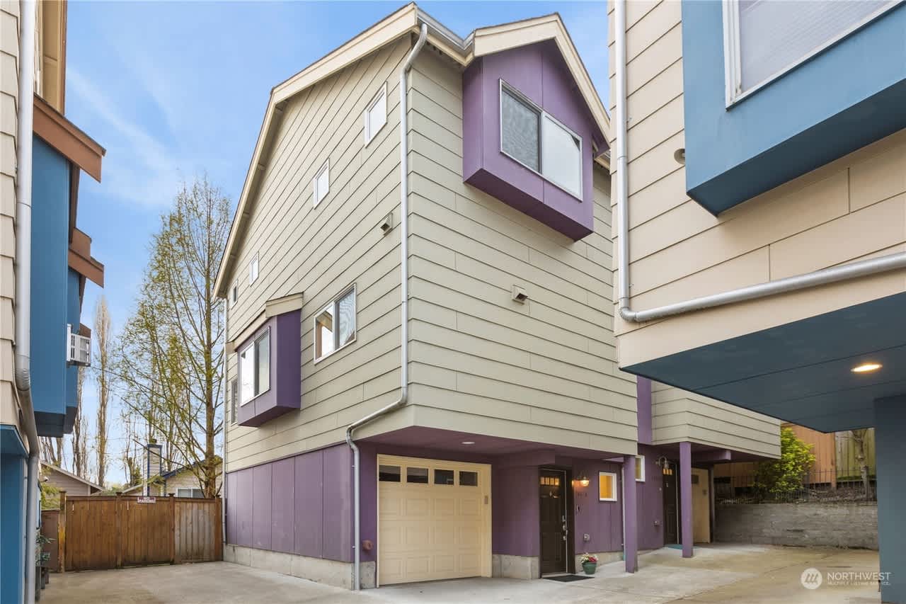 2847 SW Adams St Unit #A, Seattle, WA 98126