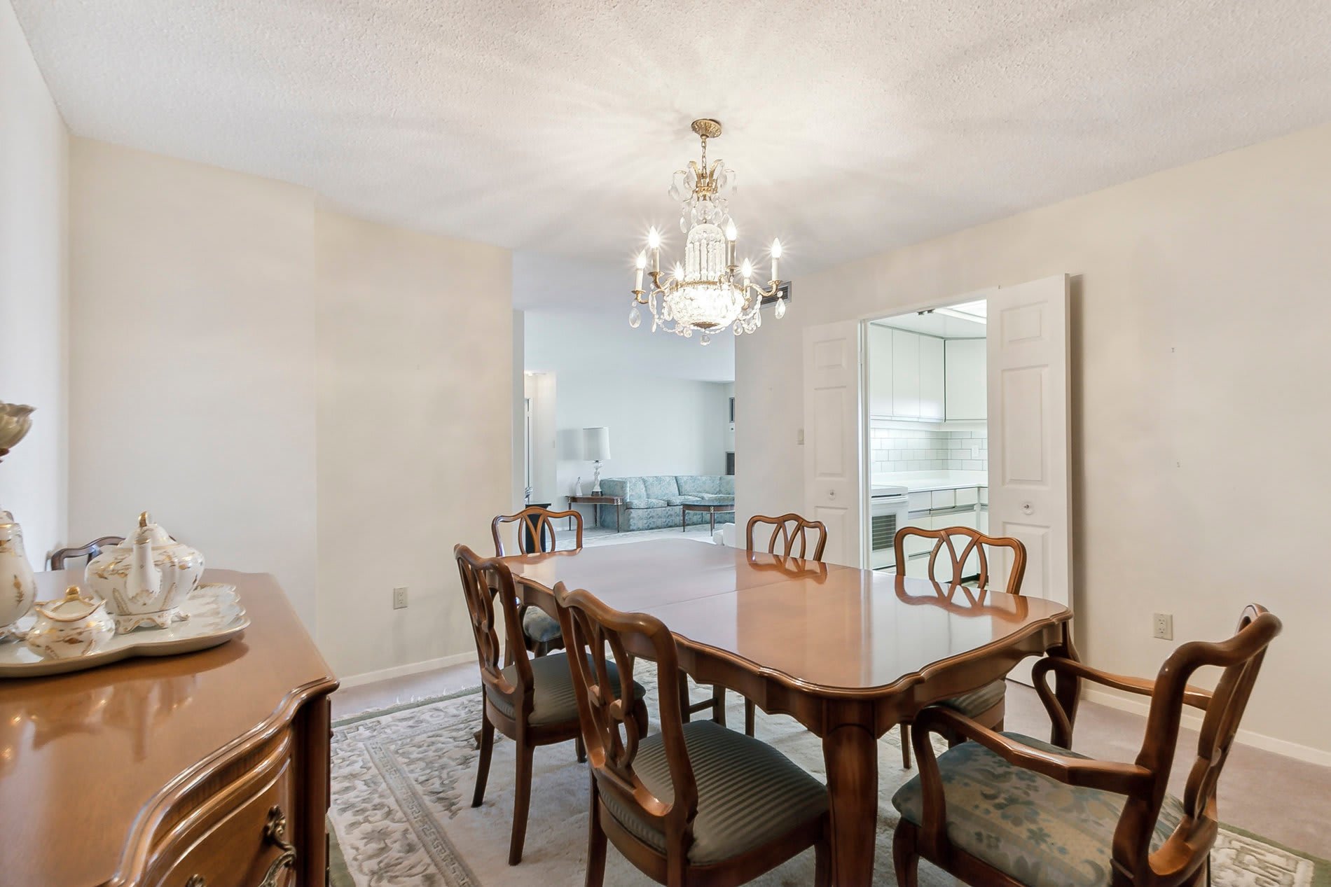 65 Skymark Drive #1407