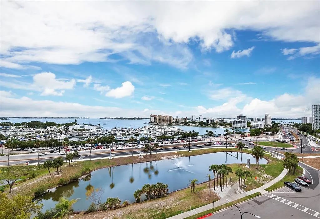 1255 N Gulfstream Ave APT 905