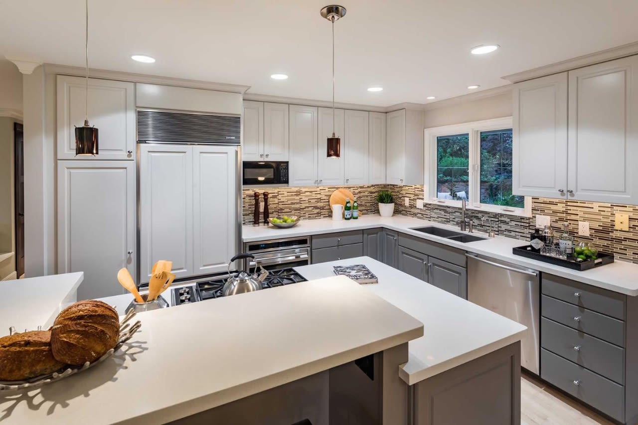 700 La Mesa Dr
