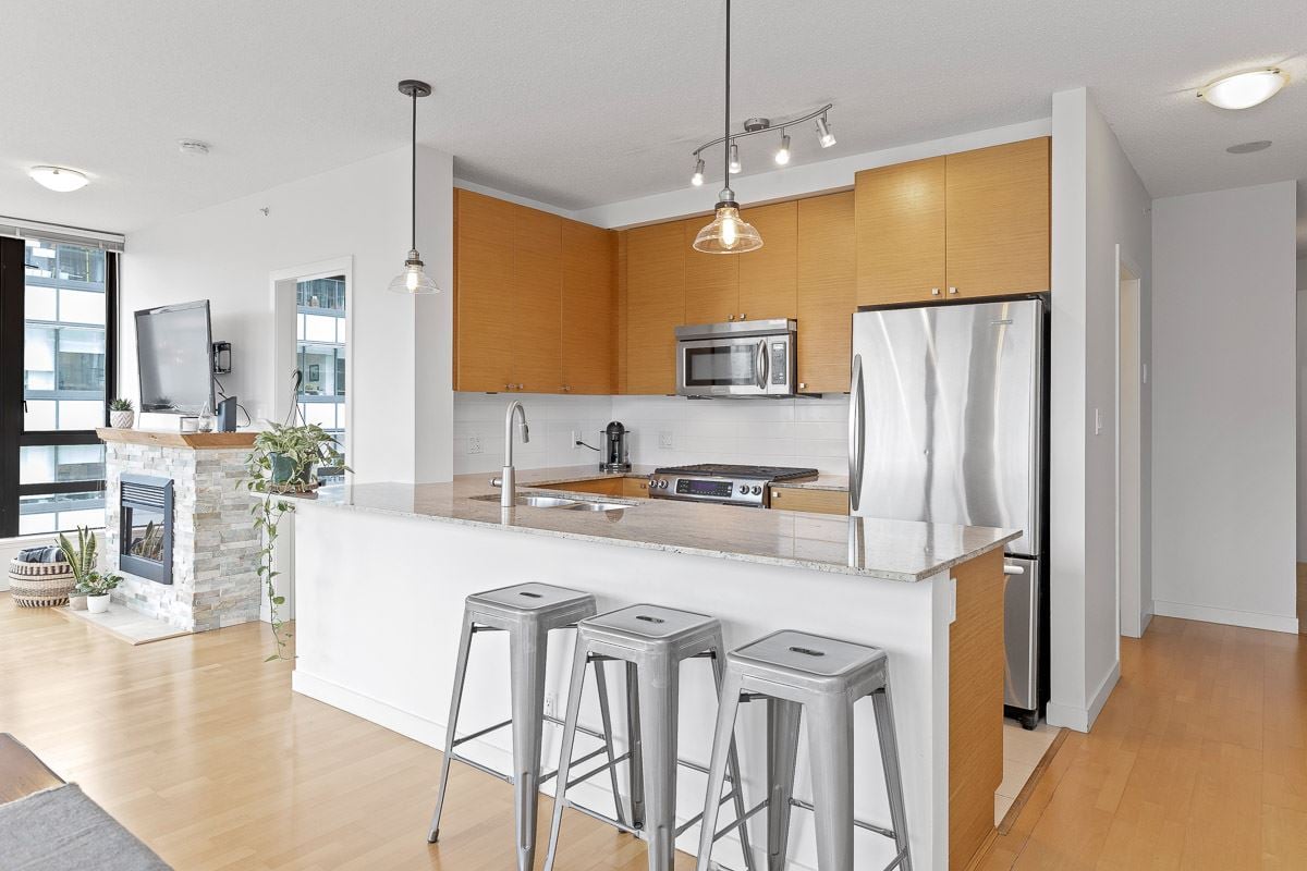 908-400 Capilano Rd