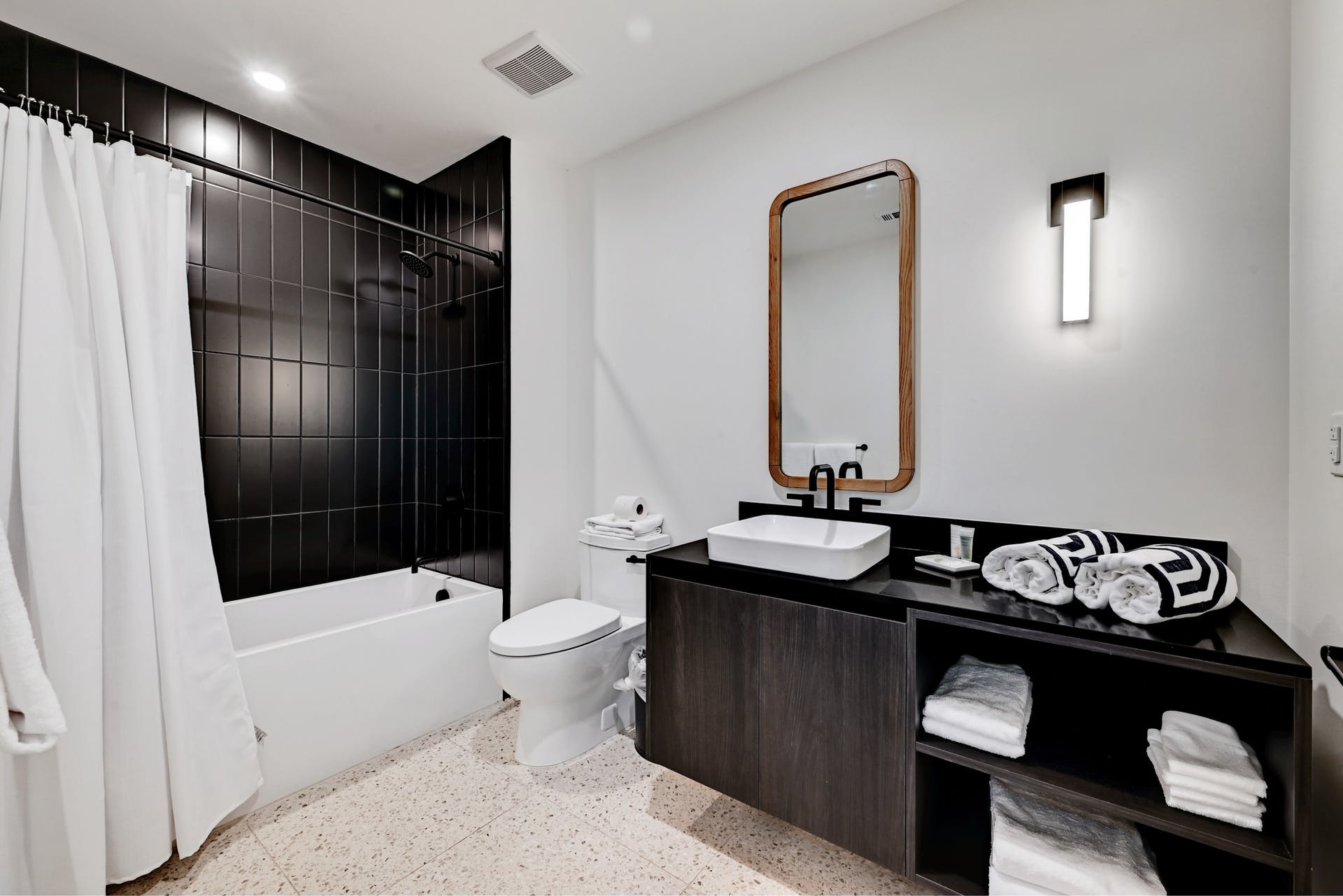 48 East Avenue #3201