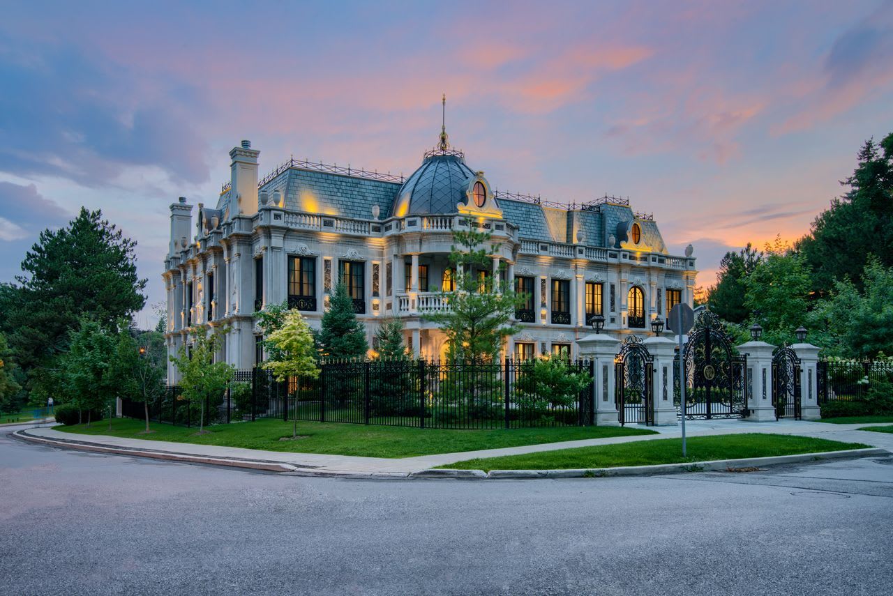 Toronto Mansion Featured in ‘Schitt’s Creek’ Gets a Price Hike to C$21.9 Million