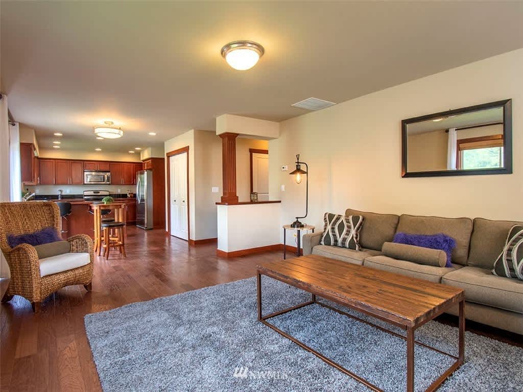 7227 14th Pl SE