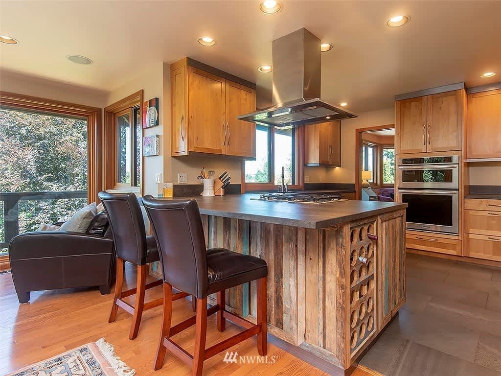 6212 Chennault Beach Dr