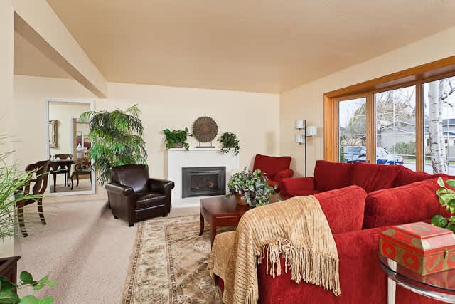 891 Spinosa Drive