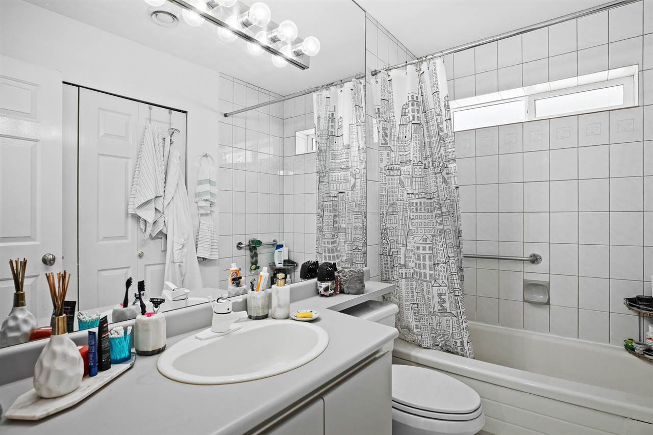 21-888 W 16th St