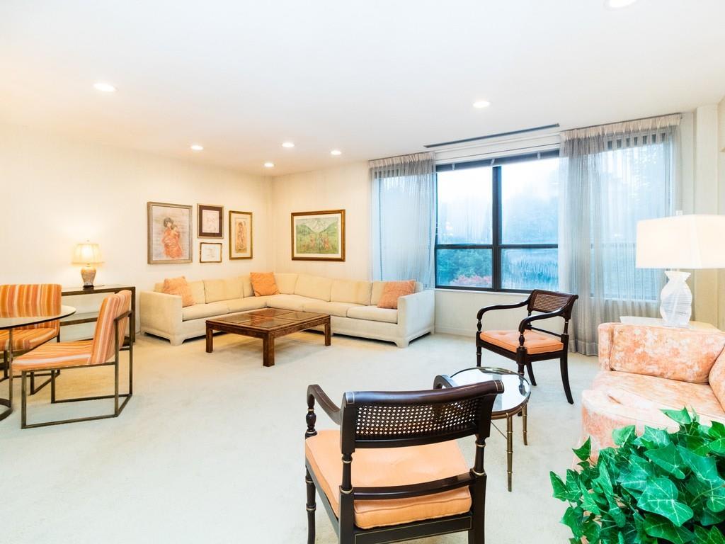 210 Nahanton St, #309