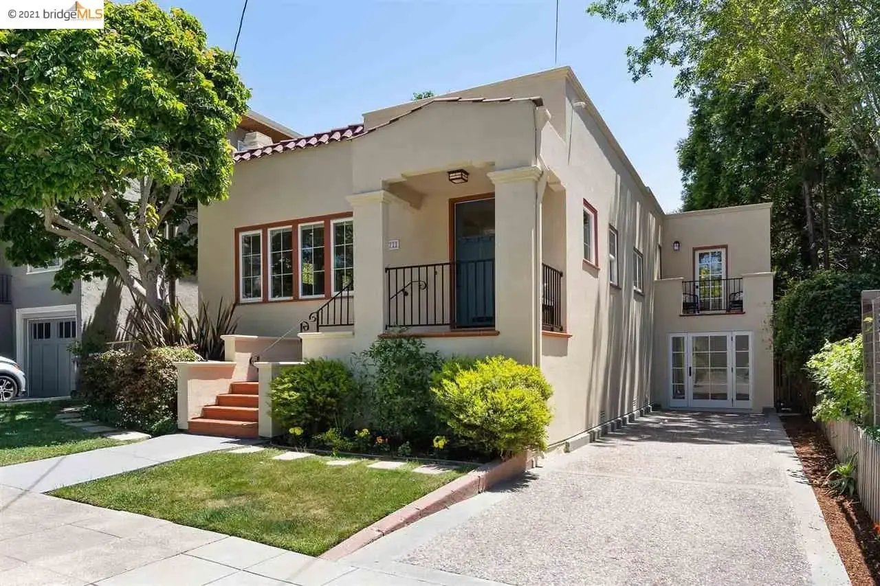 1722 Capistrano Ave