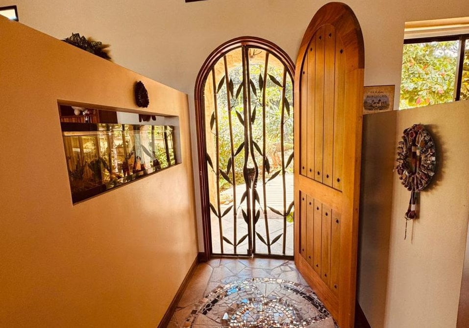 Luxury Lakefront Villa Guesthouse, Lake Arenal, Alajuela