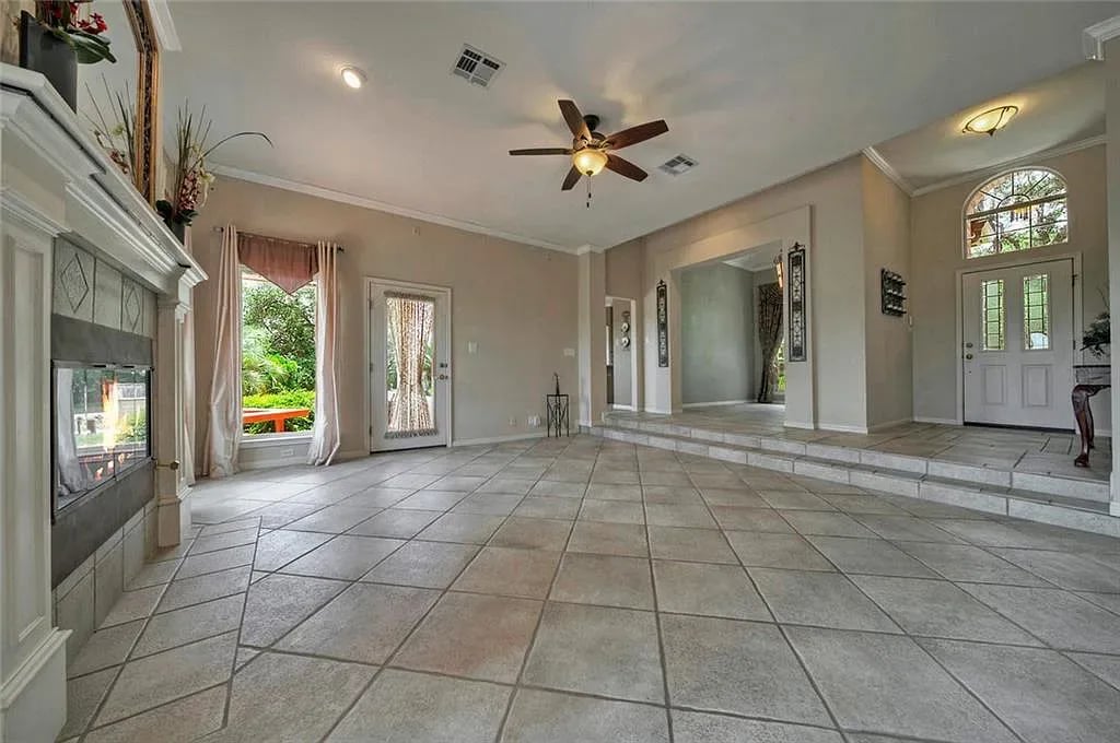 9302 Stallion Dr