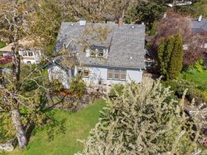 1051 Leslie Dr
