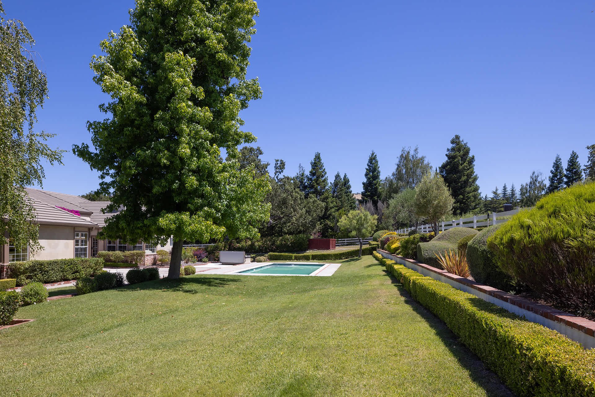 Stunning Equestrian Estate - 6 Sleepy Hollow Dr