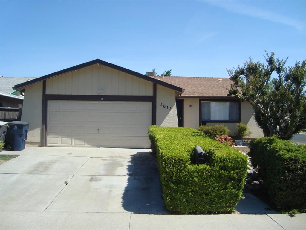 1611 Hurley Court • Tracy • 95376