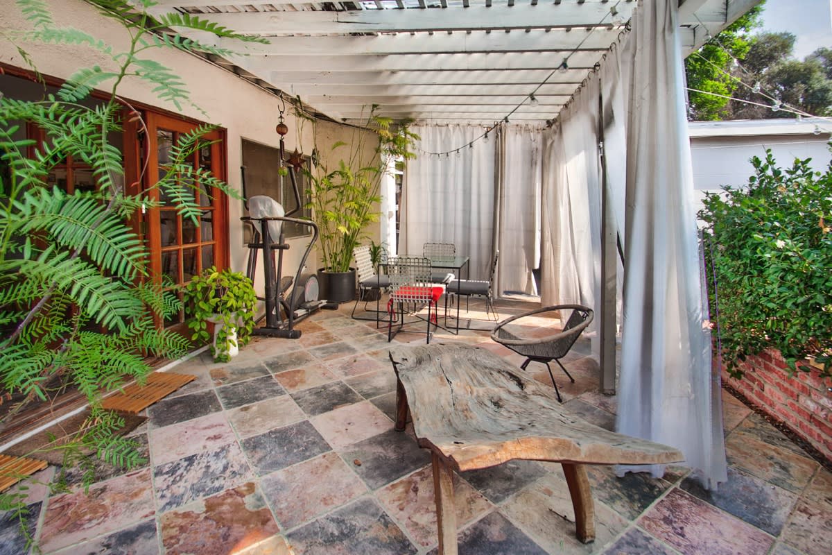 5752 Ranchito Ave Valley Glen, CA
