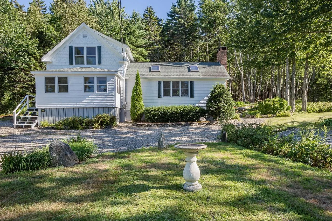 New Listing! 23 Nickerson Road, Southport, Maine – $464,000