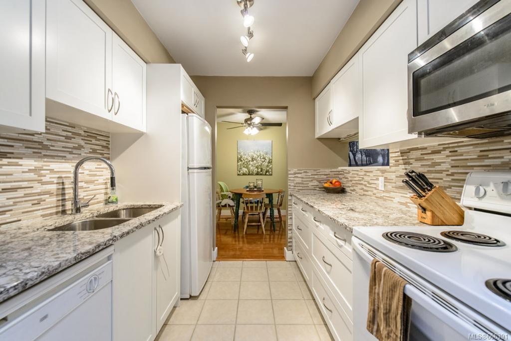 108-2757 Quadra St