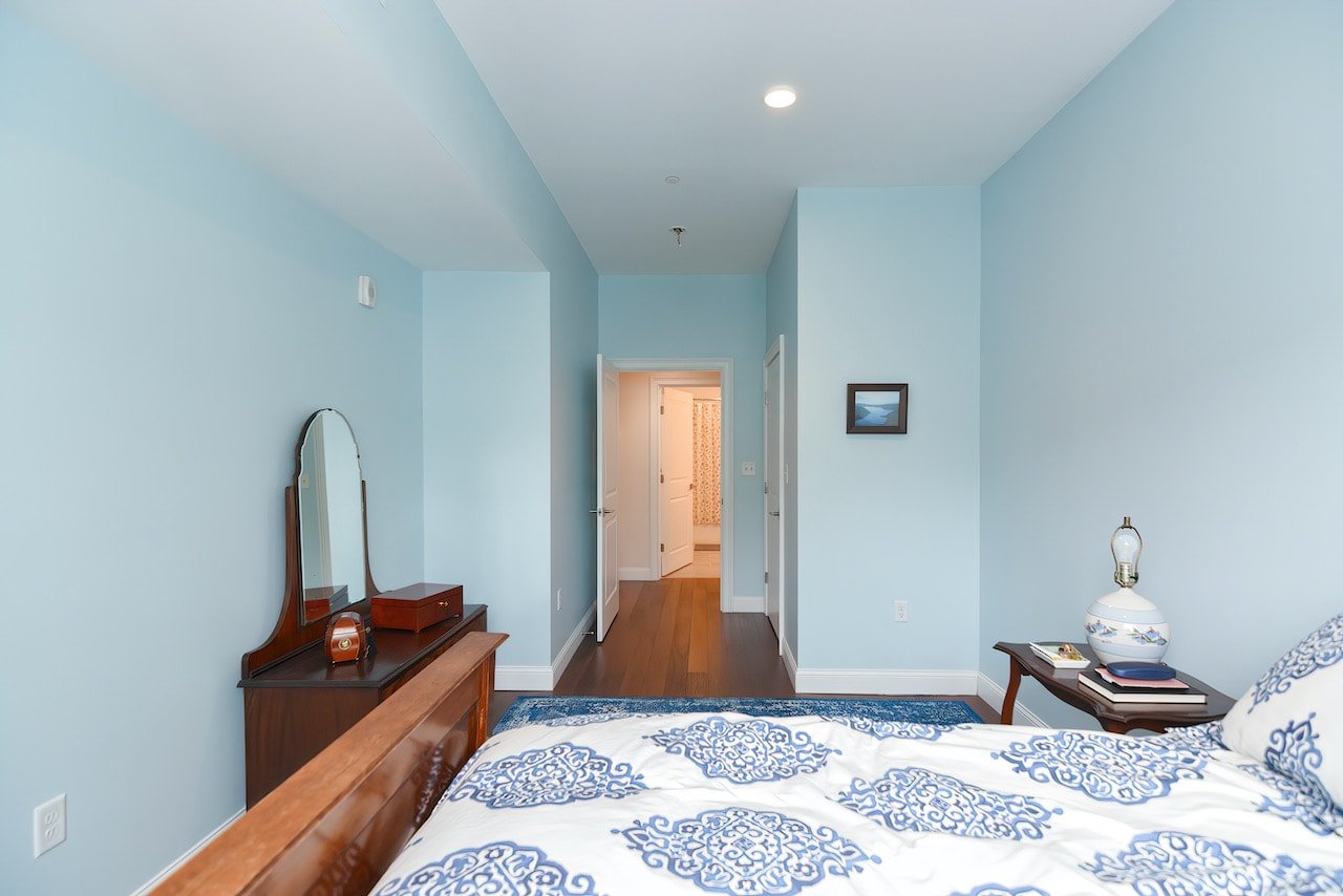 South Boston - Sunny 1 bed 1 bath w. Garage Parking & Central AC! July 15 or August 1!