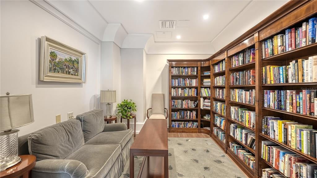 1350 Main St, #1704
