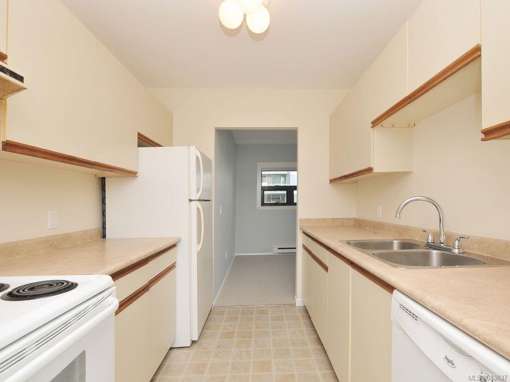 206-770 Cormorant St