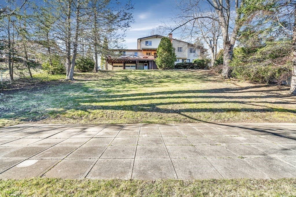 61 Fort Meadow Drive