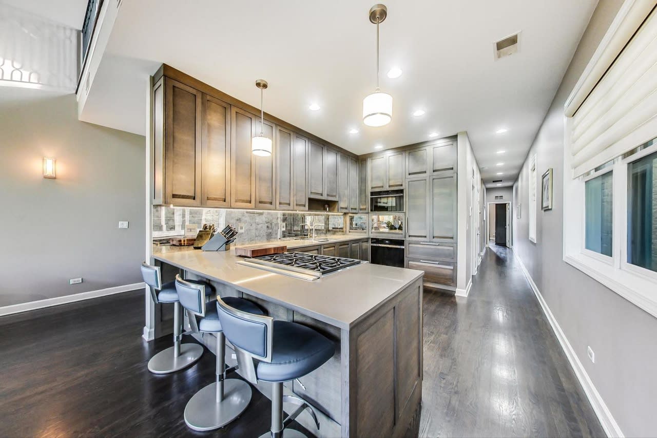 3839 N Southport