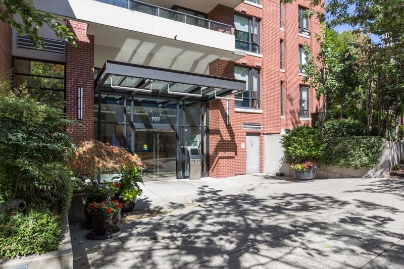 401-909 Mainland Street, Vancouver