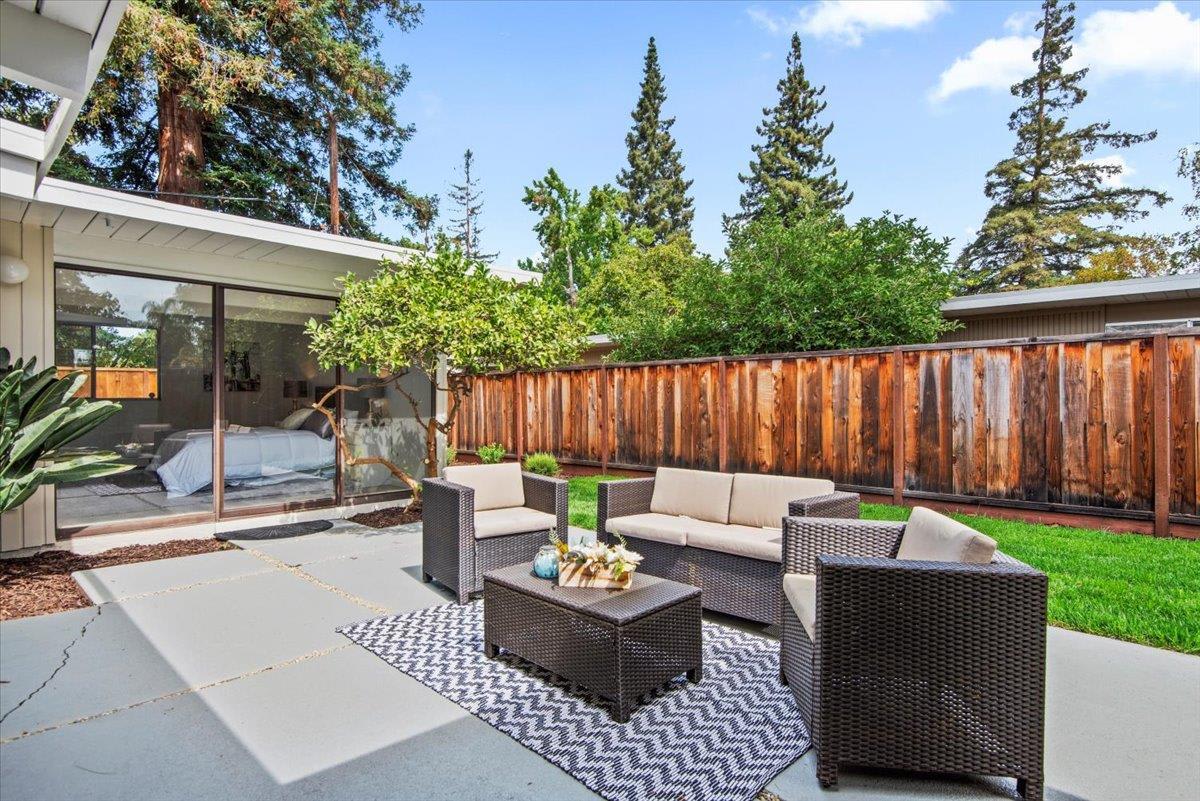 411 Creekside Dr
