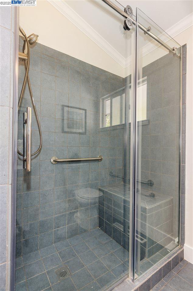 6 Saint James Ct, Orinda 